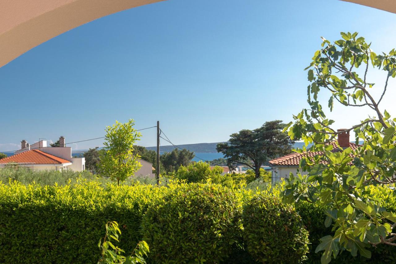 Apartment Lavanda With Beautiful Garden Krk Town Exterior photo